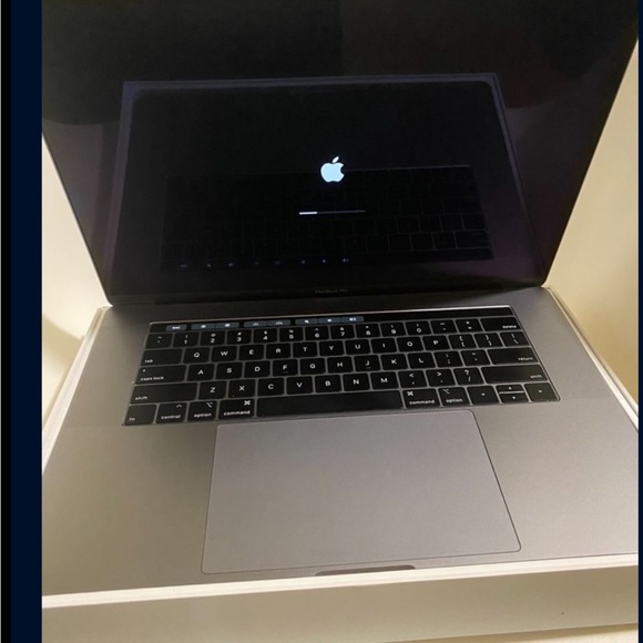 Apple MacBook Pro 15" Touchbar (i7 2.9 Ghz 6-Core, 16GB RAM, Intel UHD Graphics - Picture 10 of 12